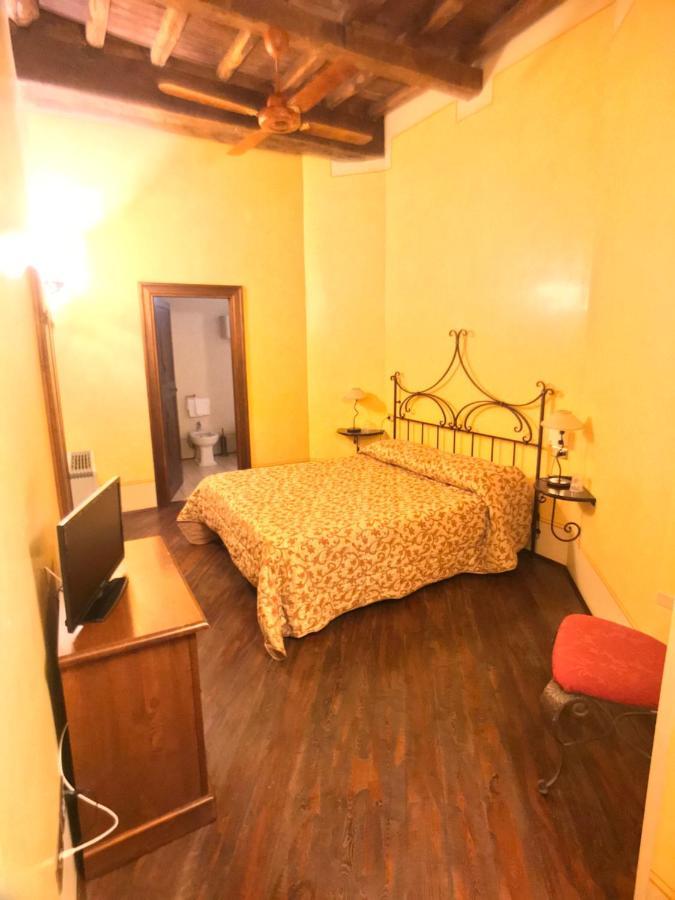Camere Della Vecchia Posta Trevi Luaran gambar